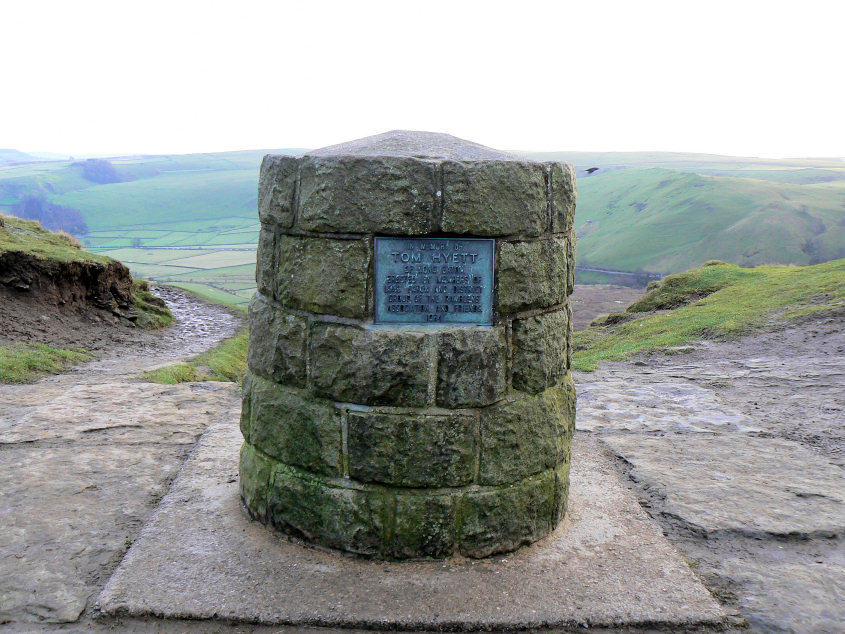 Hollins Cross